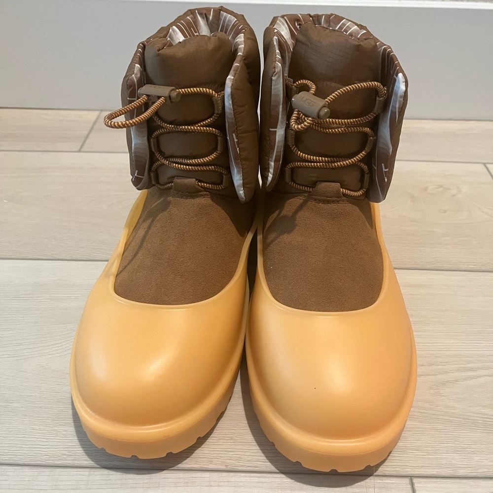 🎁 UGG Classic Maxi Toggle Boot - Size 8